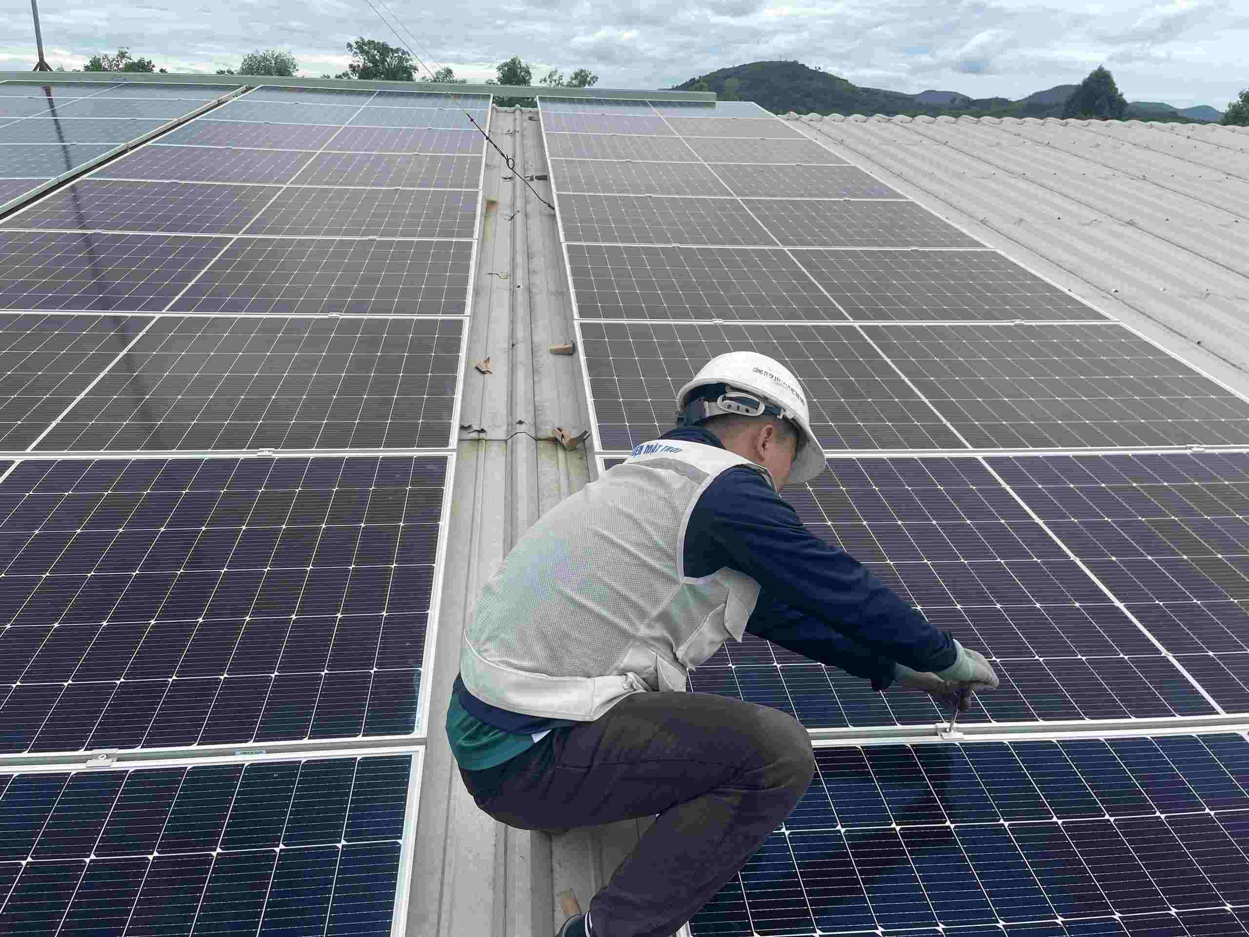 Công Trình Thi Công Hệ Thống Điện Mặt Trời Tại Hòa Bình